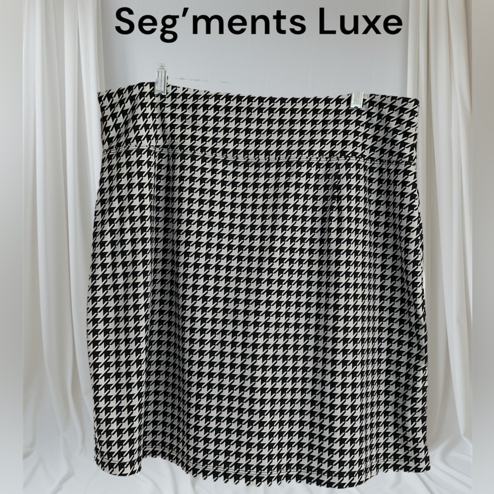 Seg’ments⭐️Luxe Skort Black and White Houndstooth